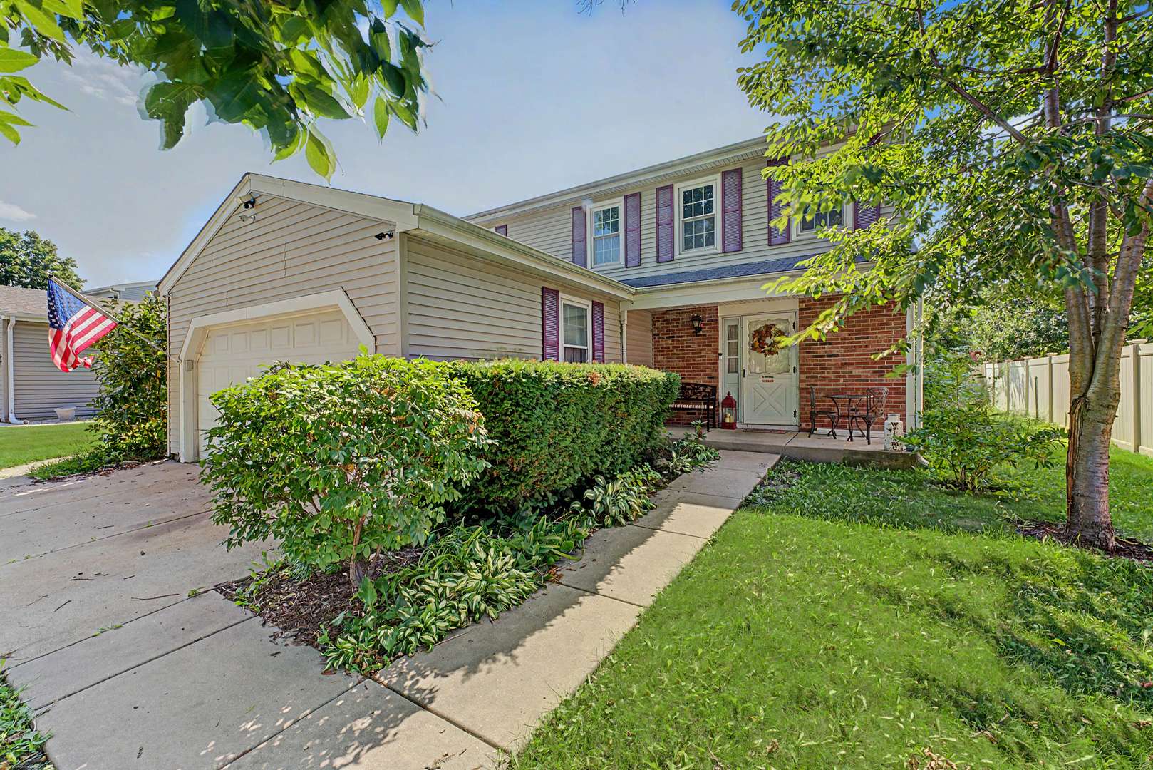 520 Dover DR, Roselle, IL 60172