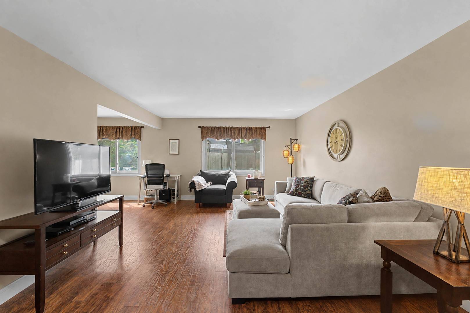 520 Dover DR, Roselle, IL 60172