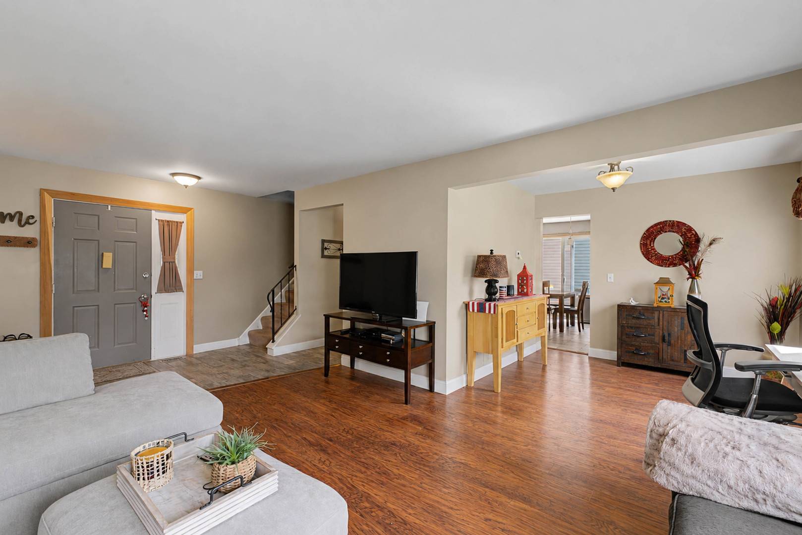 520 Dover DR, Roselle, IL 60172