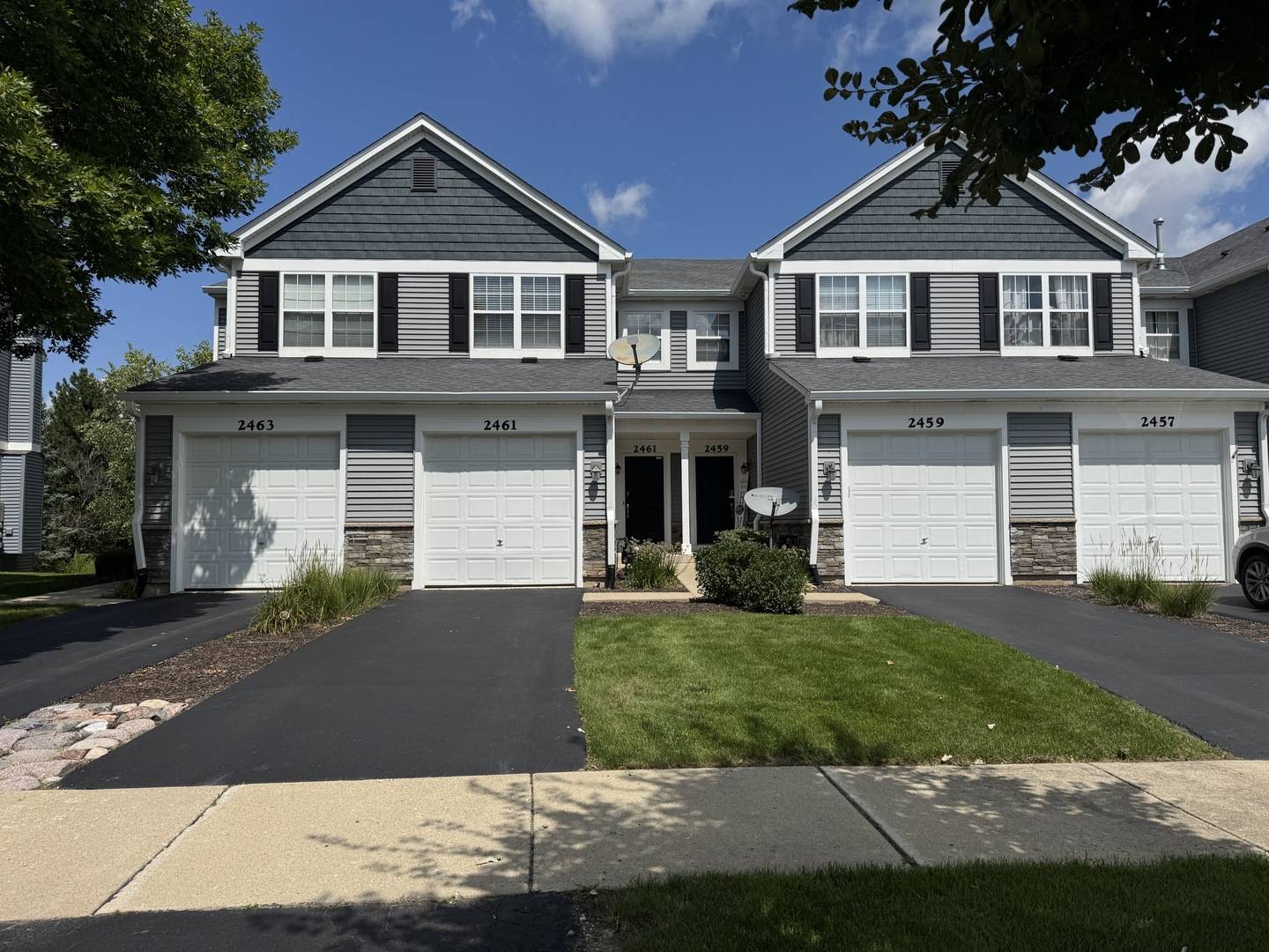 2461 Oneida LN, Naperville, IL 60563