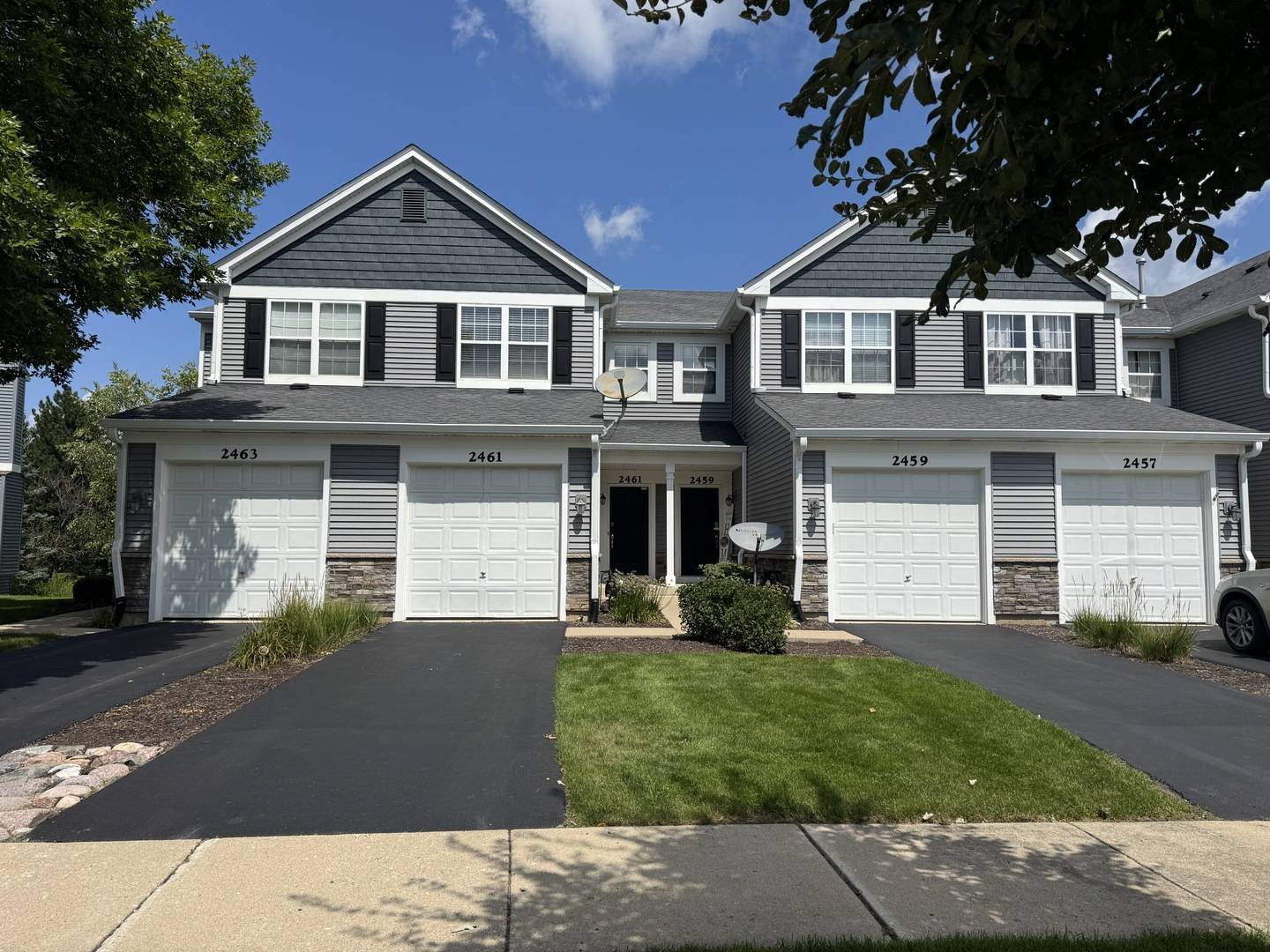 2461 Oneida LN, Naperville, IL 60563