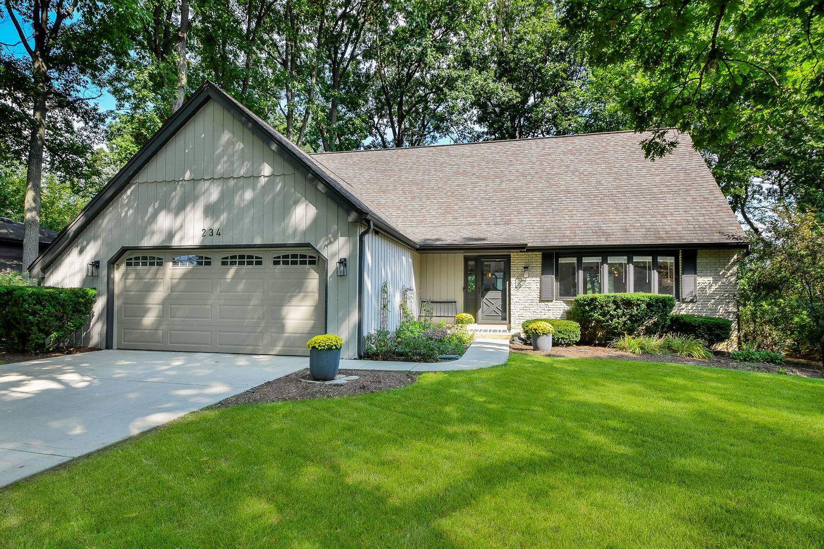 234 Jervey LN, Bartlett, IL 60103