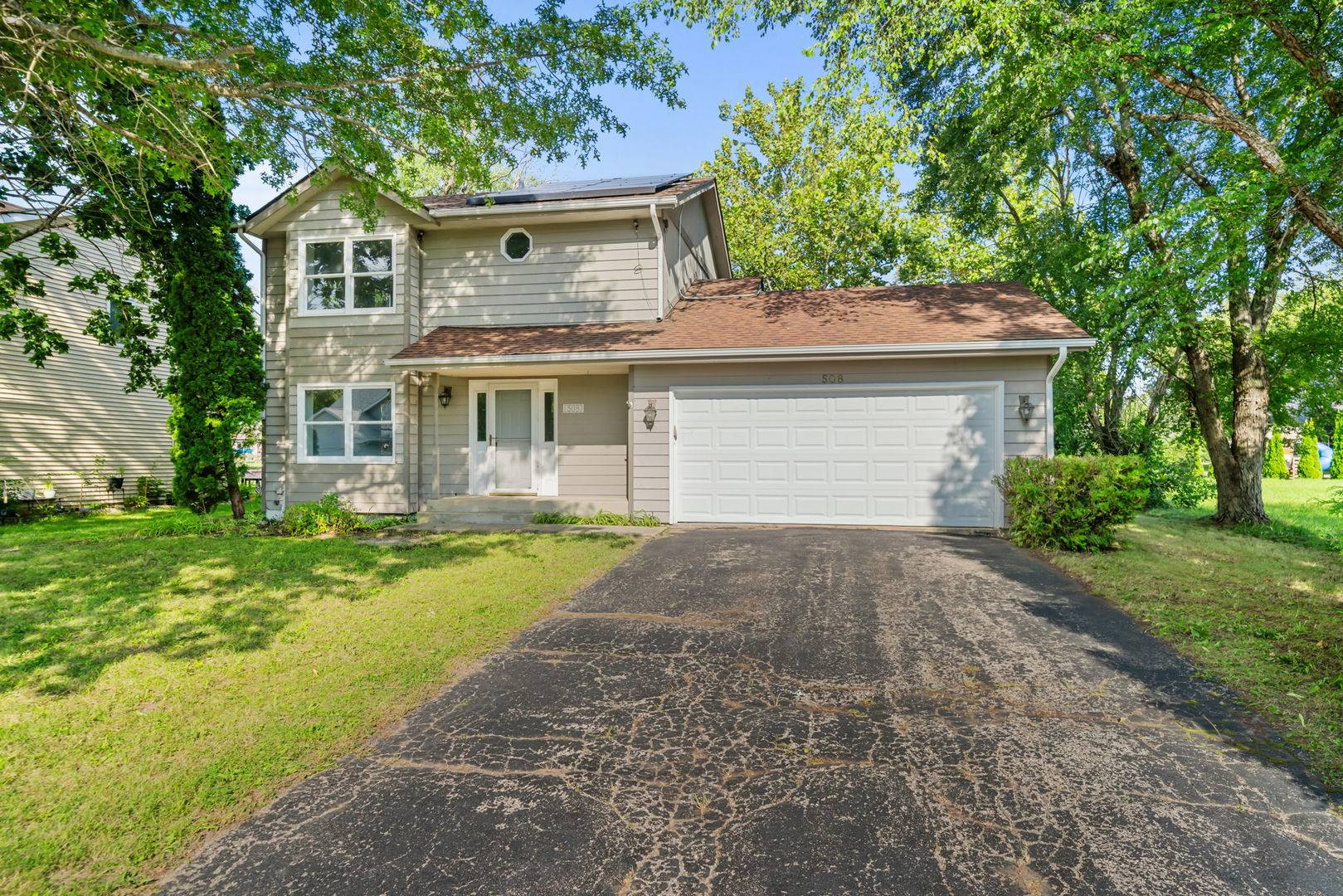 508 Pembroke RD, Poplar Grove, IL 61065