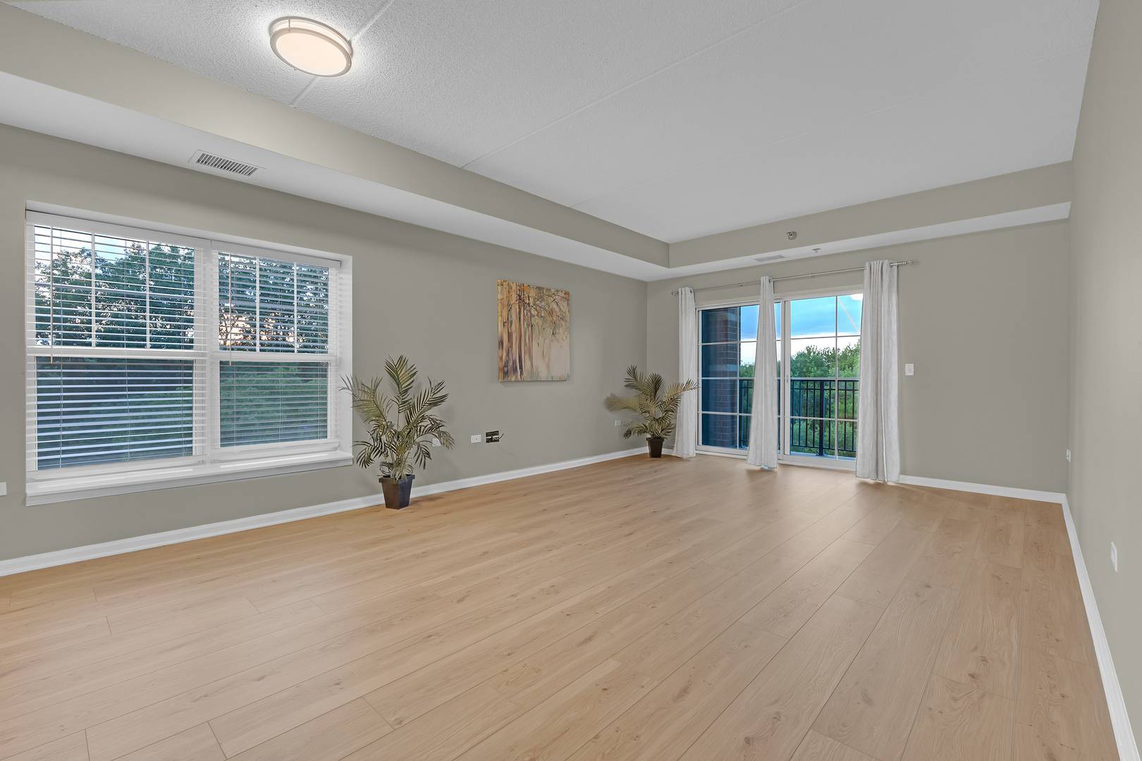 440 W Mahogany CT #312, Palatine, IL 60067