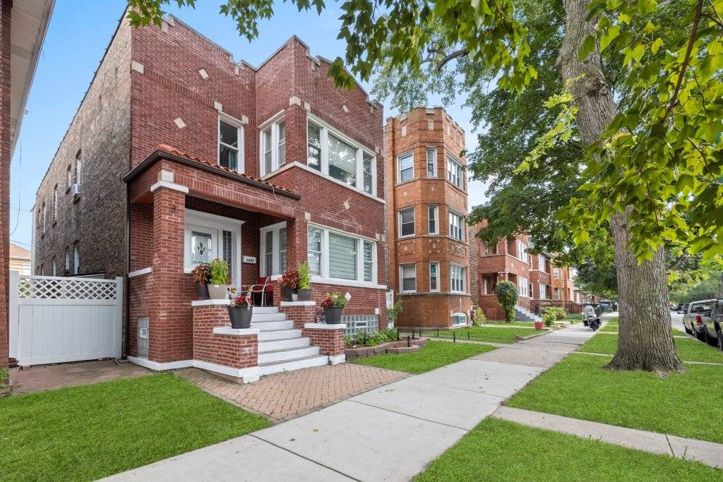 6605 S WHIPPLE ST, Chicago, IL 60629