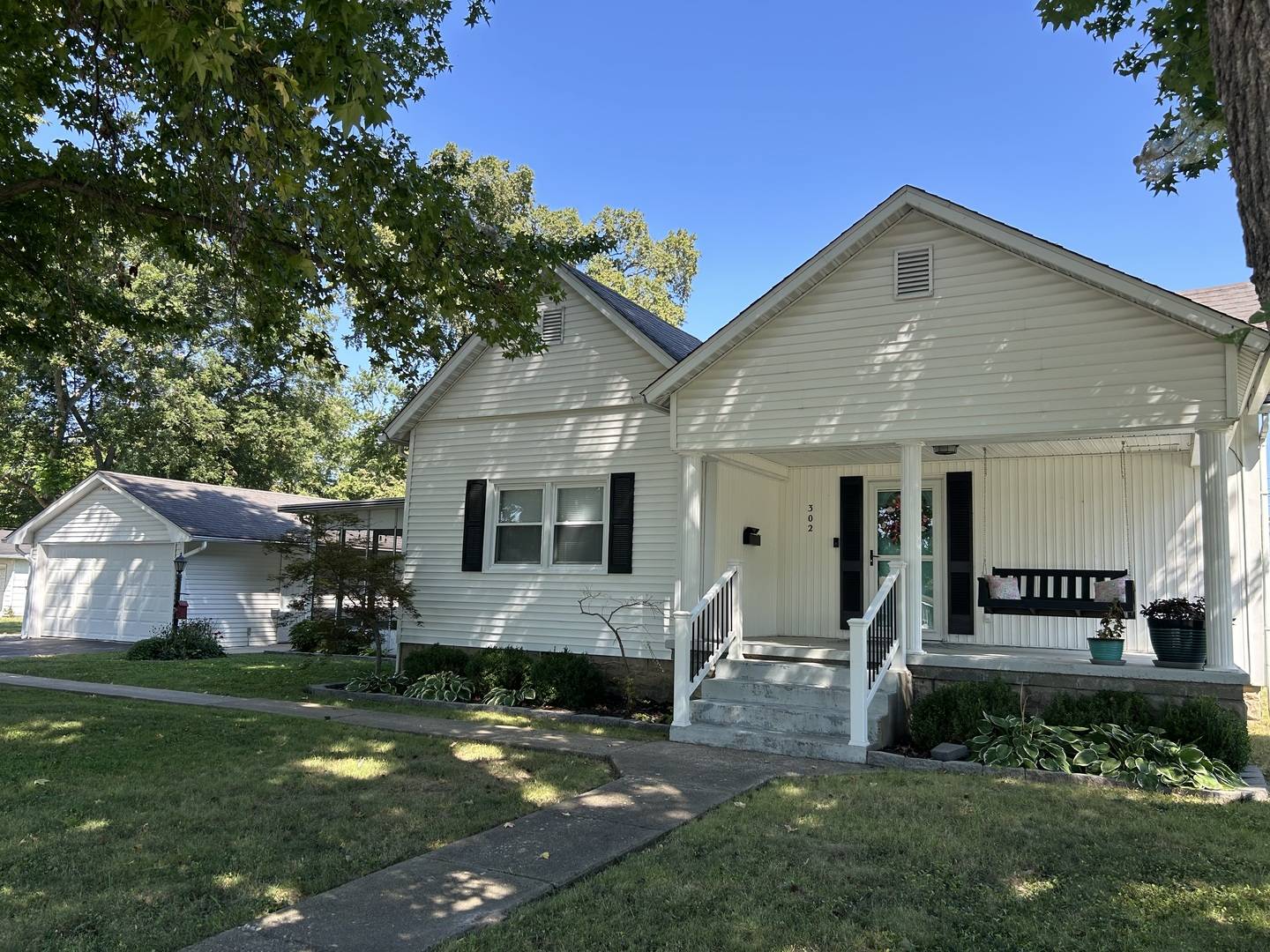 302 James ST, Carterville, IL 62918