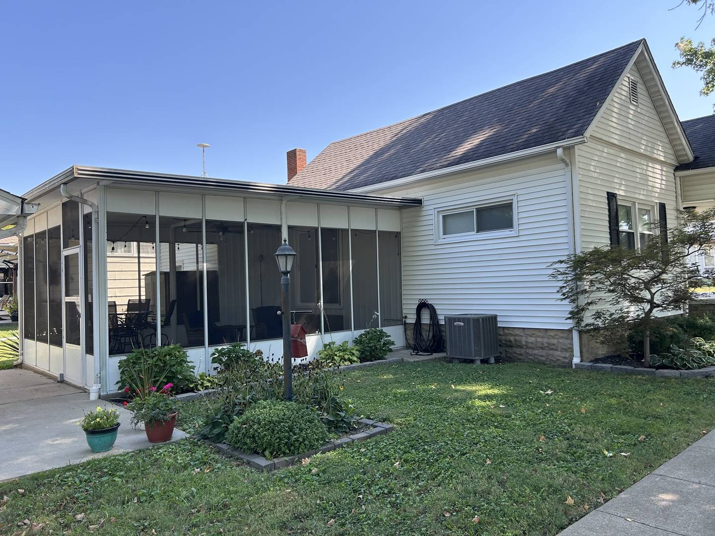 302 James ST, Carterville, IL 62918