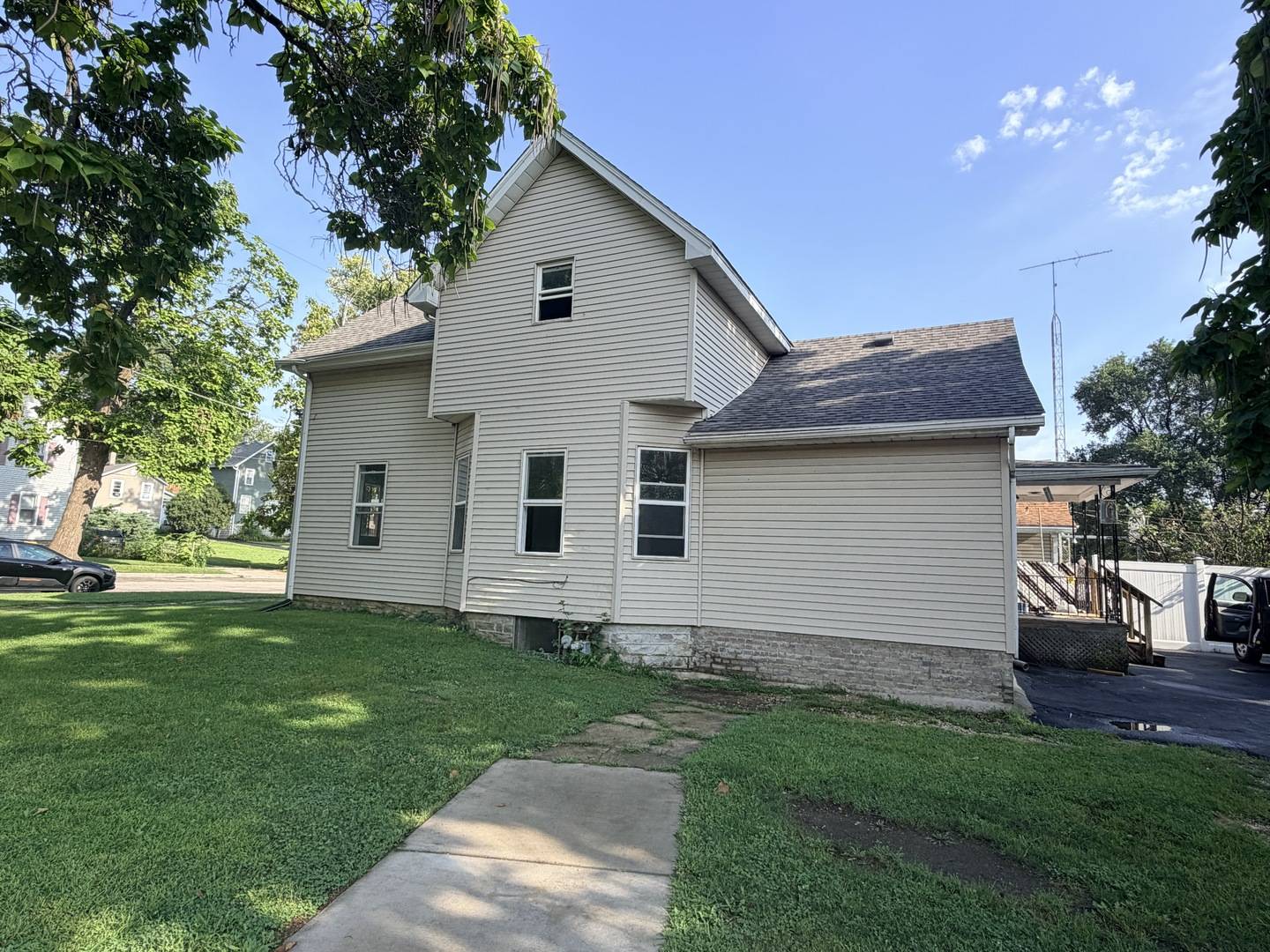 400 Summit ST, Joliet, IL 60435