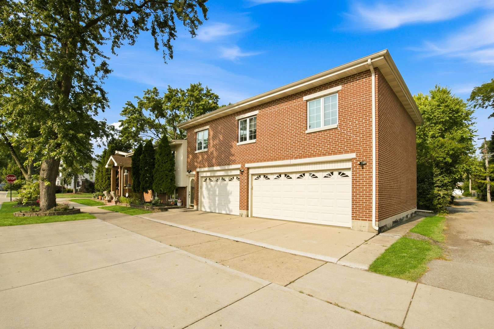 5900 Crain ST, Morton Grove, IL 60053