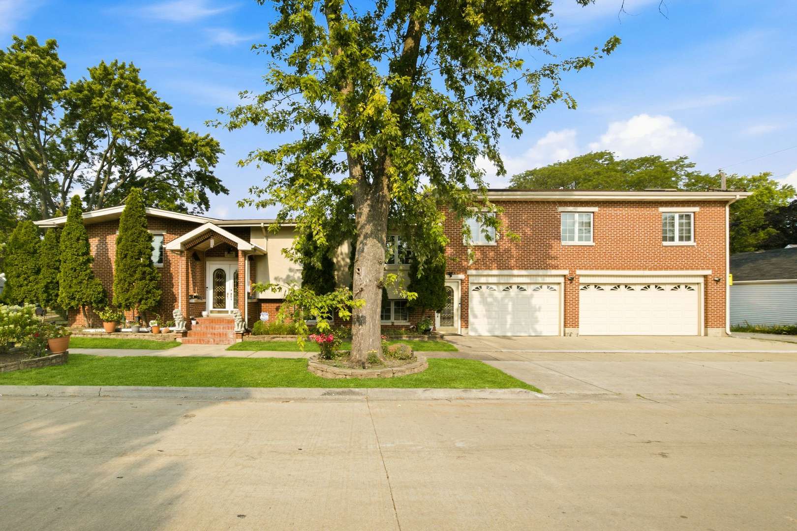 5900 Crain ST, Morton Grove, IL 60053