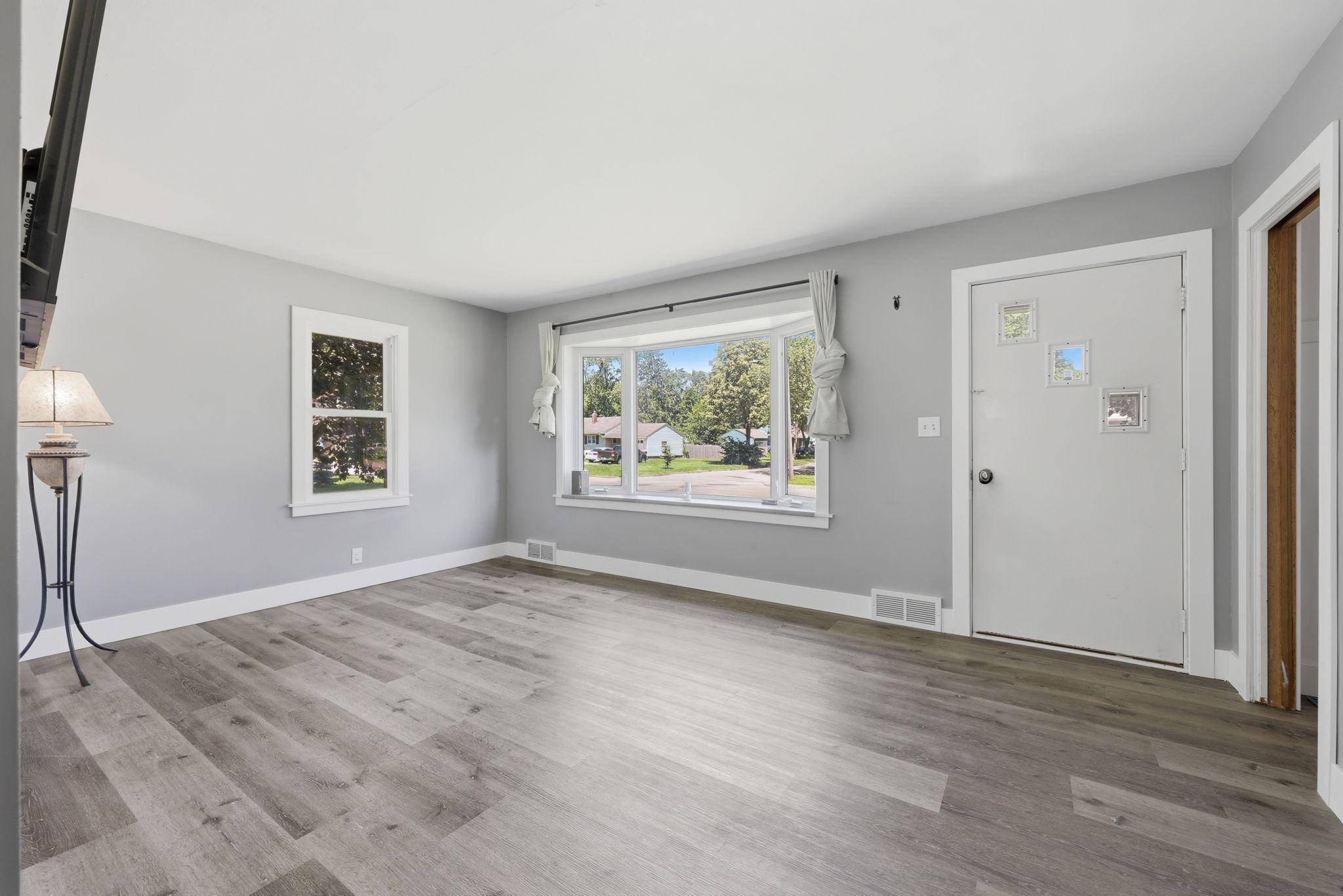 604 E 3rd ST, Litchfield, MN 55355