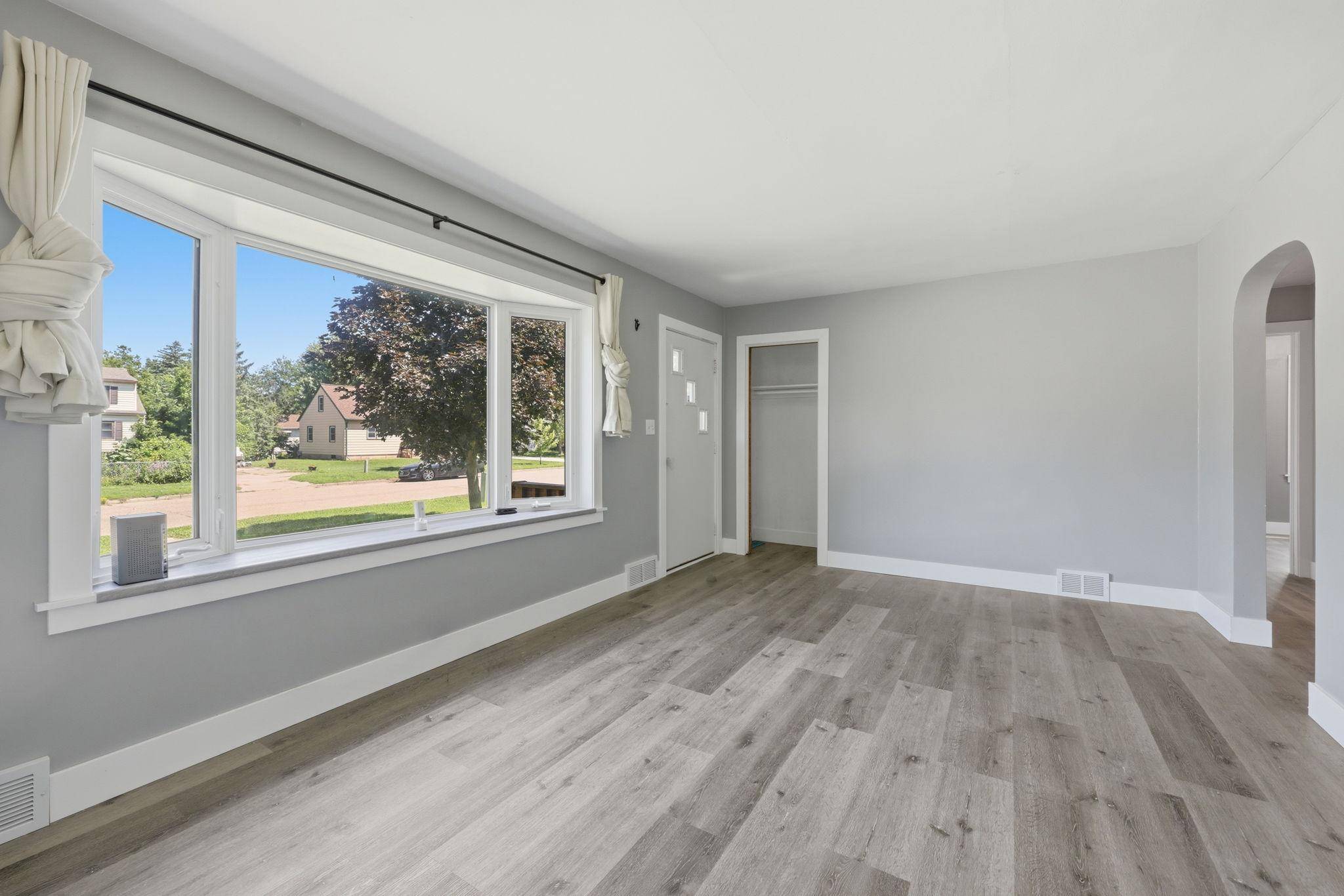 604 E 3rd ST, Litchfield, MN 55355
