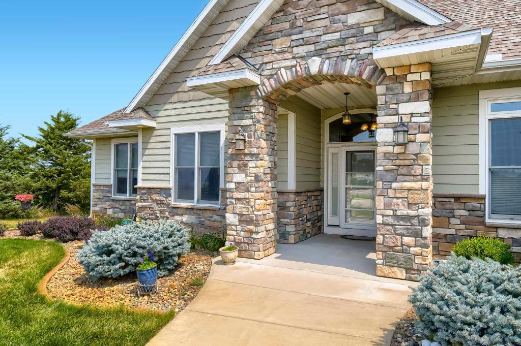 15261 Alpine CT NW, Ramsey, MN 55303
