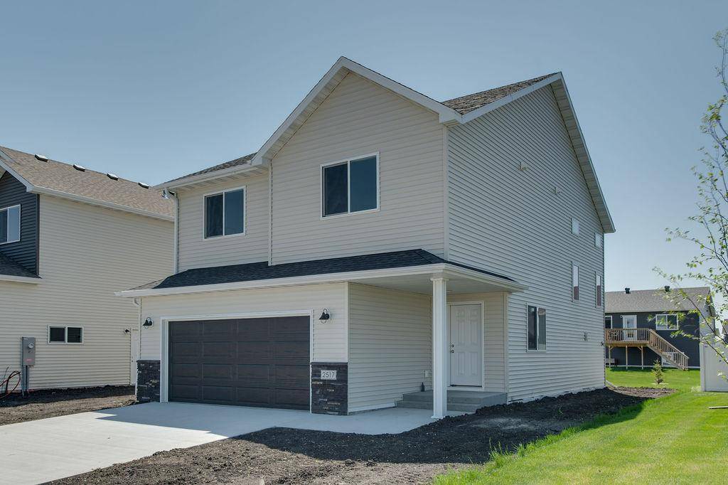 2517 36th AVE S, Moorhead, MN 56560