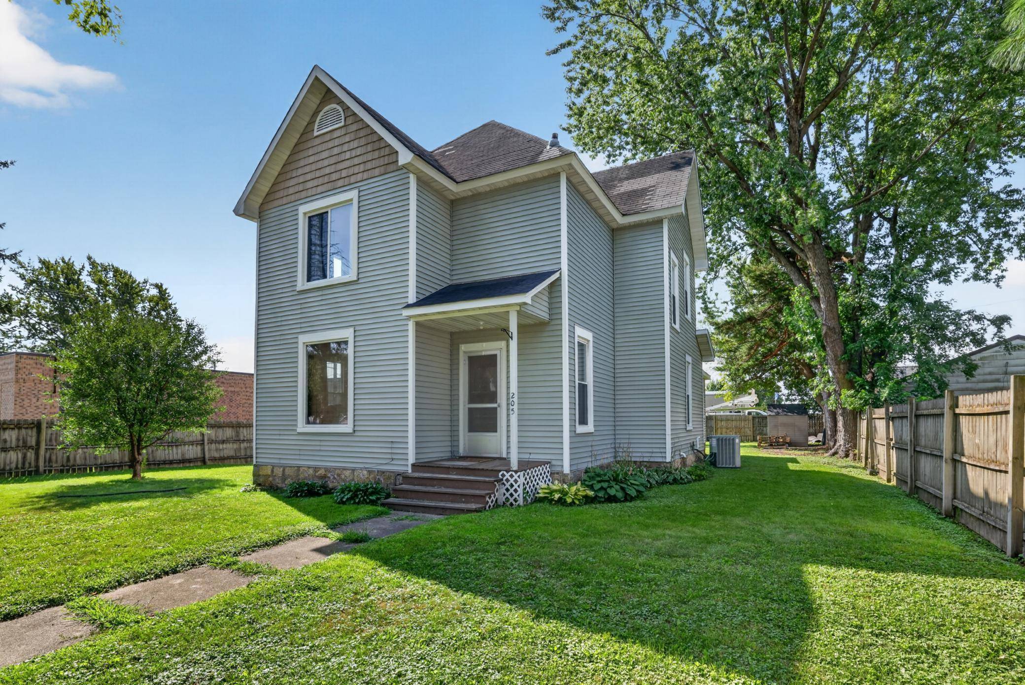 205 2nd ST, Claremont, MN 55924