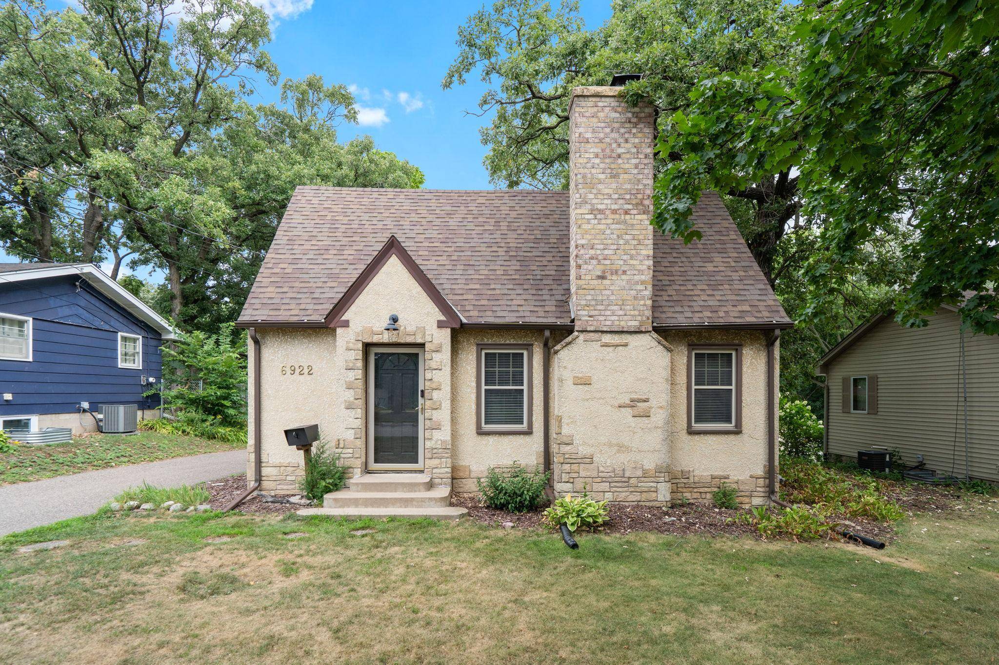 6922 Corvallis AVE N, Crystal, MN 55428