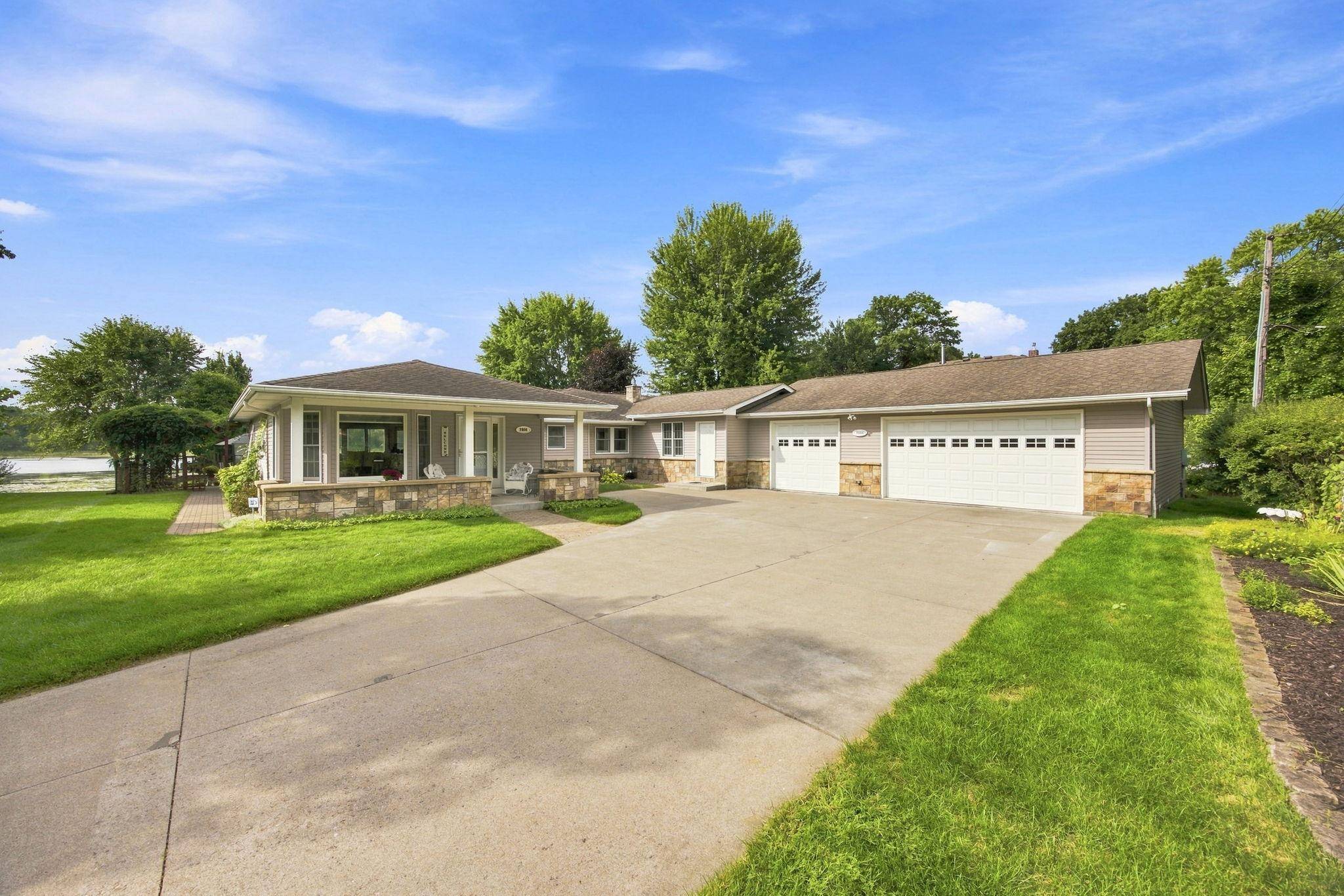7806 Gloria CIR, Mounds View, MN 55112