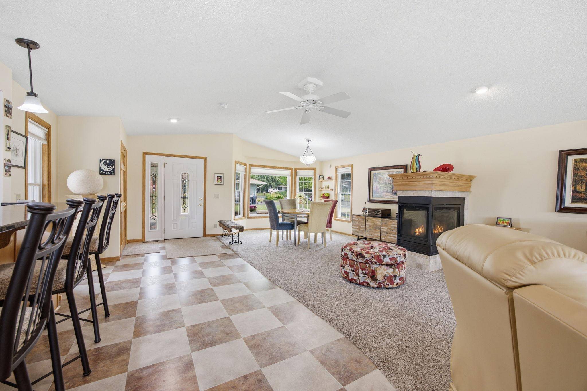 7806 Gloria CIR, Mounds View, MN 55112