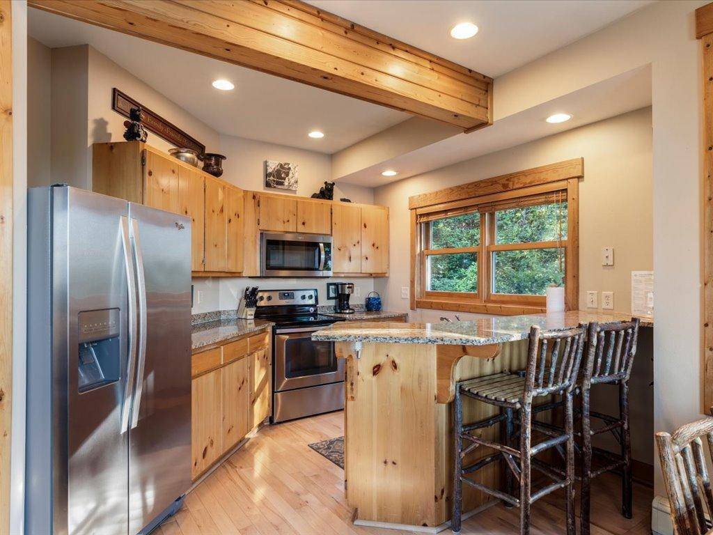 Cove Point Lodge 4576 Cove Side Cottages #410, Beaver Bay, MN 55616