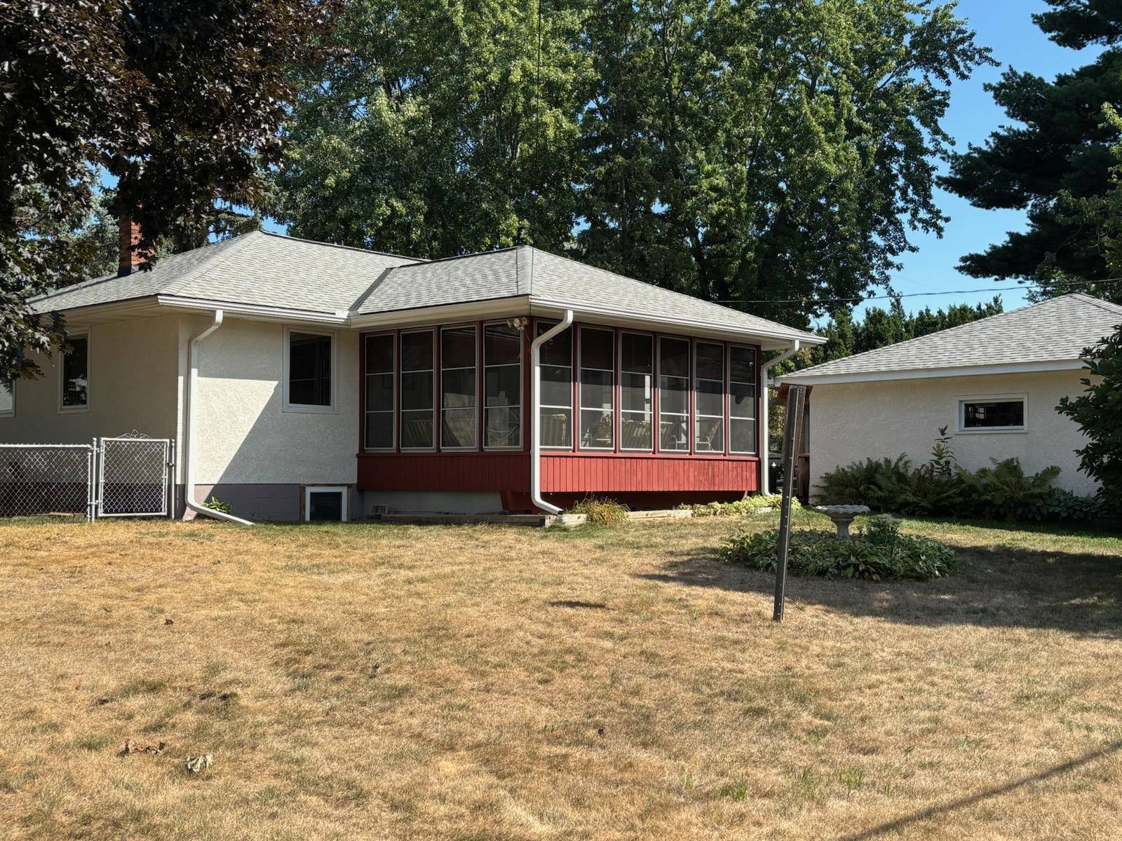 2115 English ST, Maplewood, MN 55109