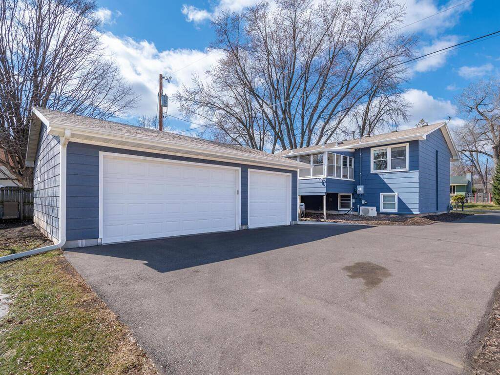 2108 Belmont LN, Mound, MN 55364