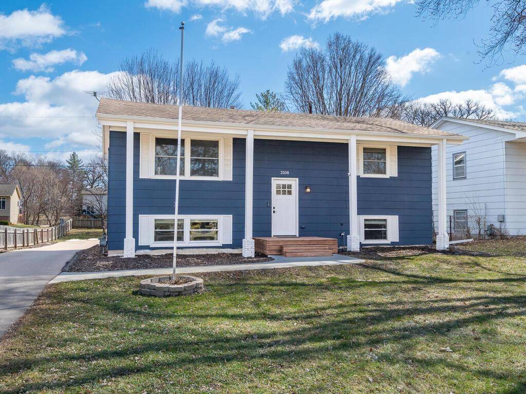 2108 Belmont LN, Mound, MN 55364