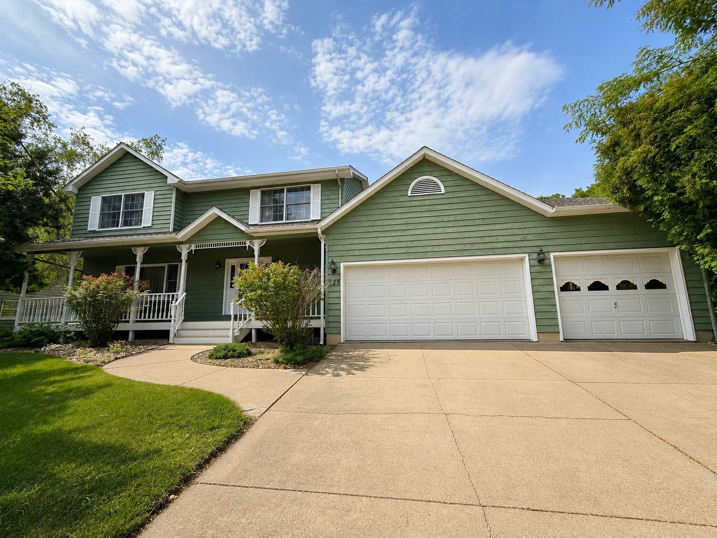 225 Oak Leaf DR, Winona, MN 55987