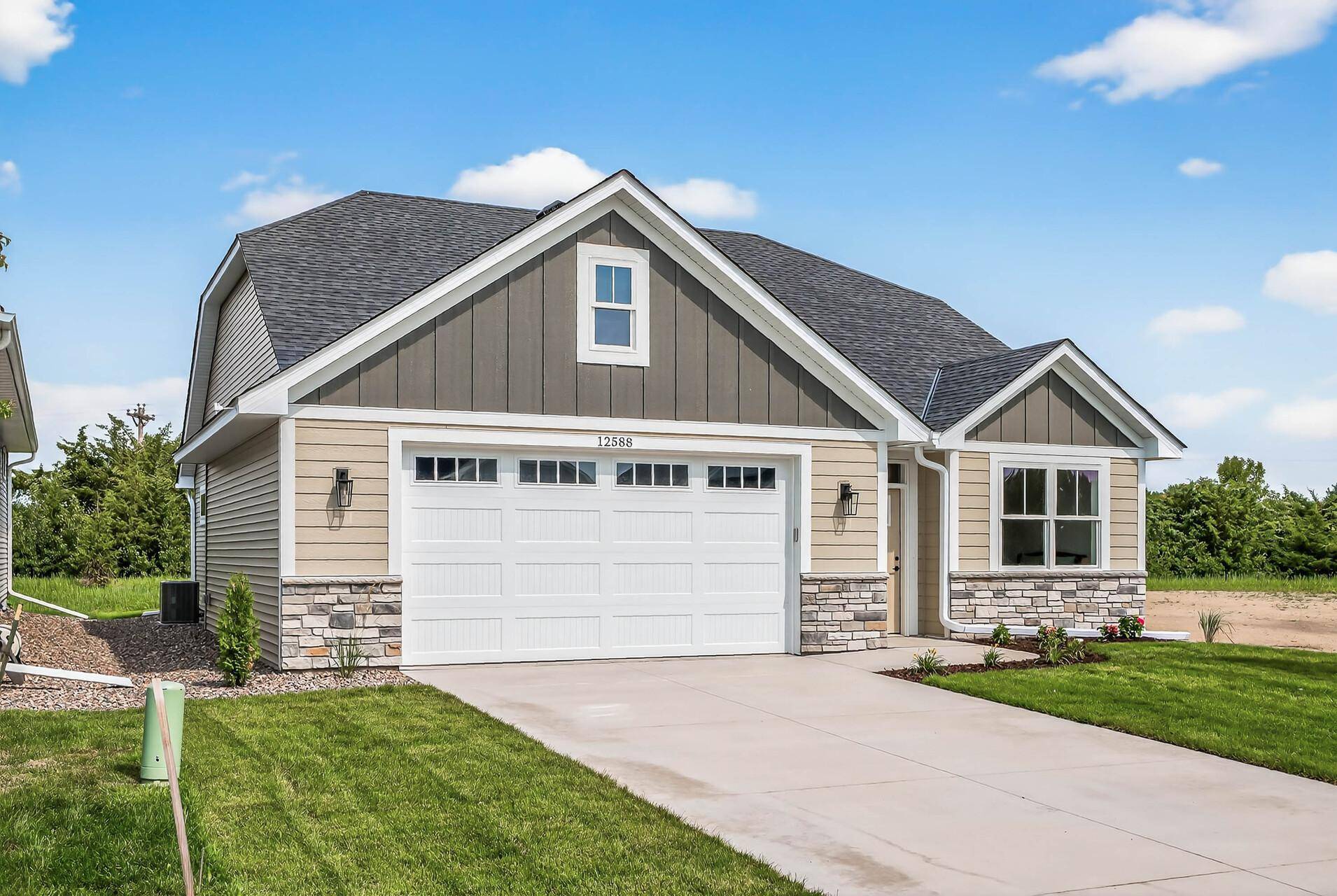 12588 Masters LN, Lindstrom, MN 55045