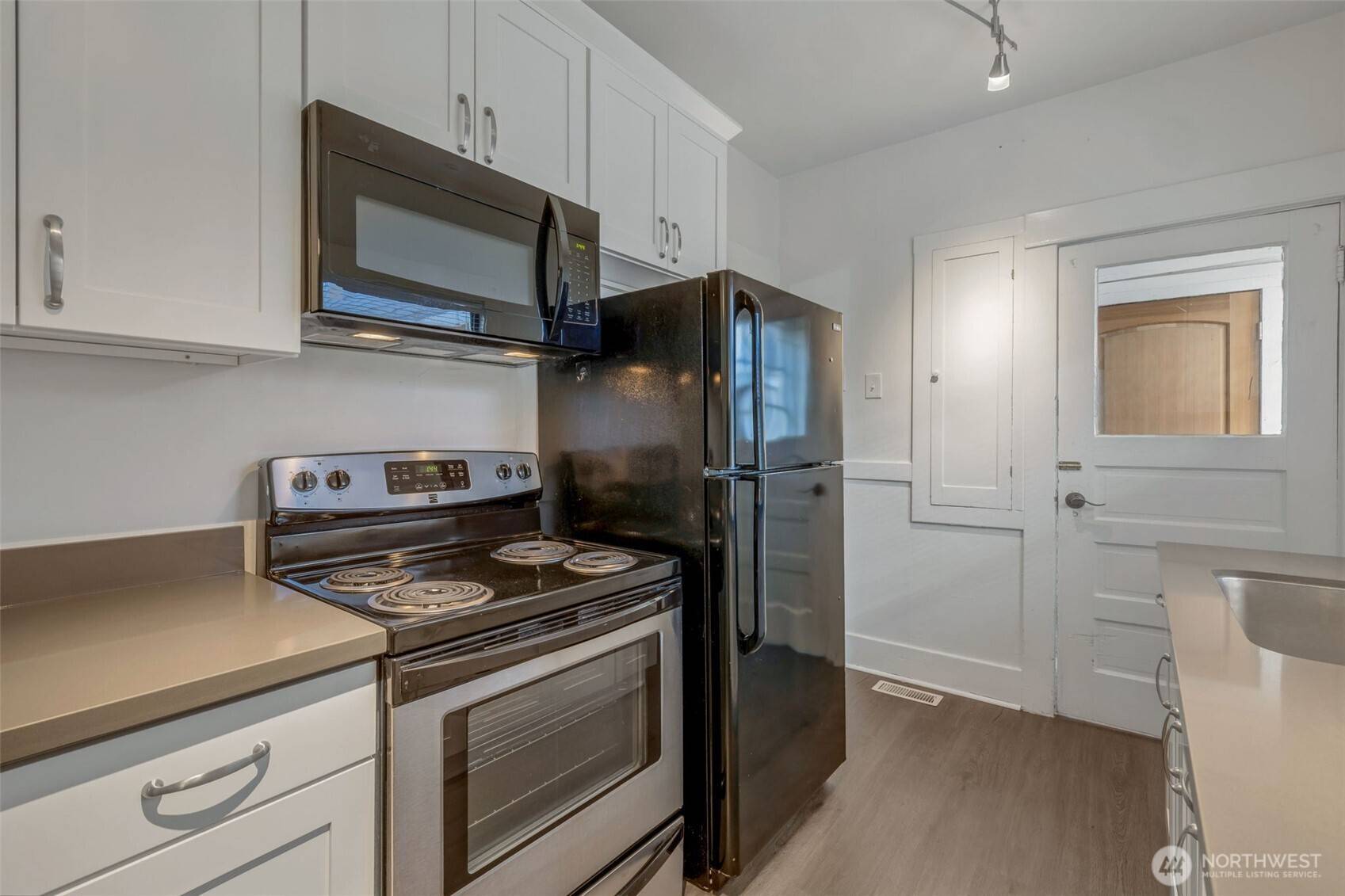6747 Alonzo AVE NW, Seattle, WA 98117