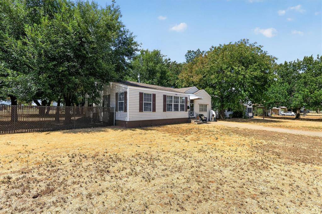 1728 S 20th ST, Chickasha, OK 73018