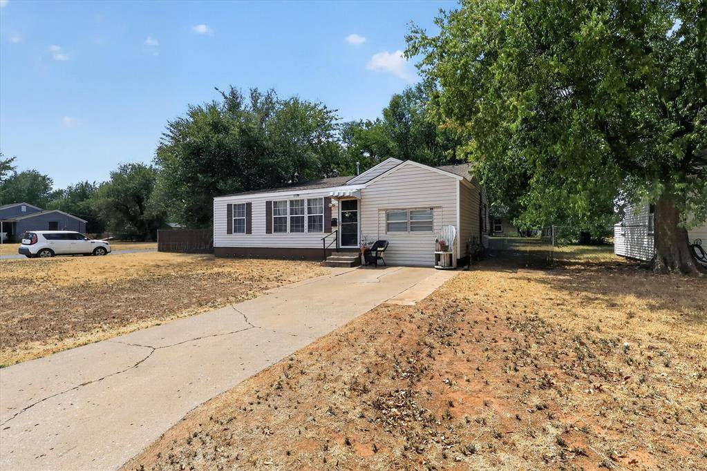 1728 S 20th ST, Chickasha, OK 73018