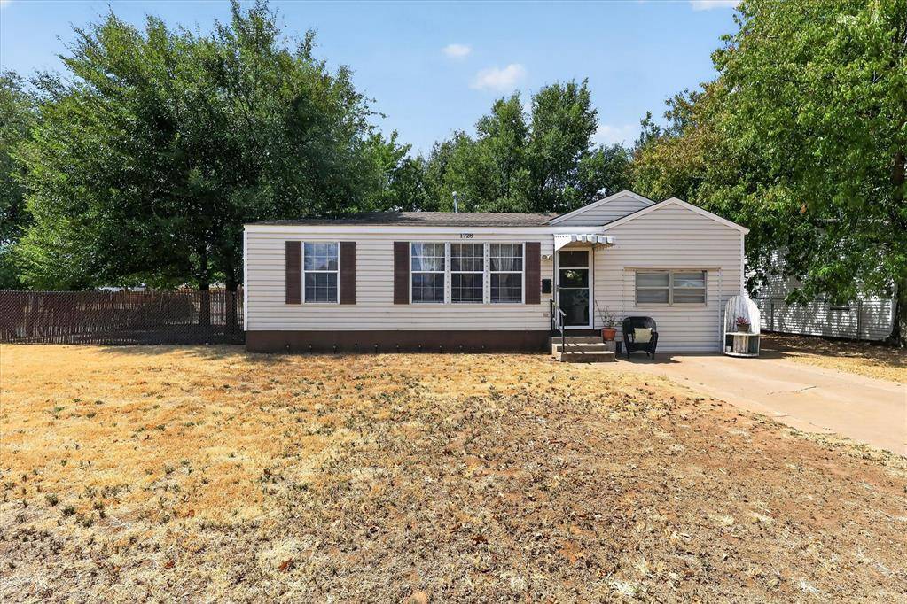1728 S 20th ST, Chickasha, OK 73018