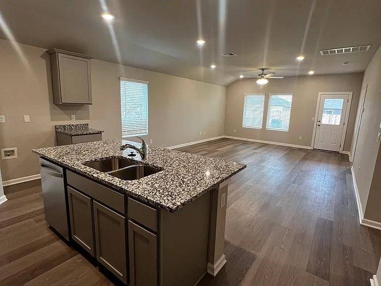 10501 SW 41st ST, Mustang, OK 73064