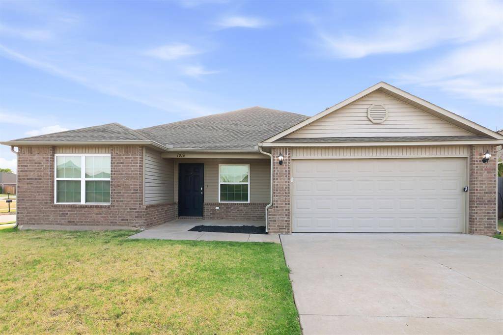 1016 N Scouts Court WAY, Mustang, OK 73064