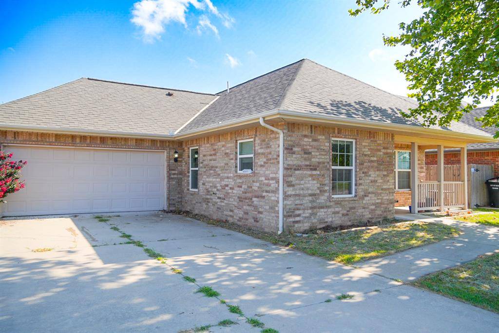 913 SW 16th ST, Moore, OK 73160