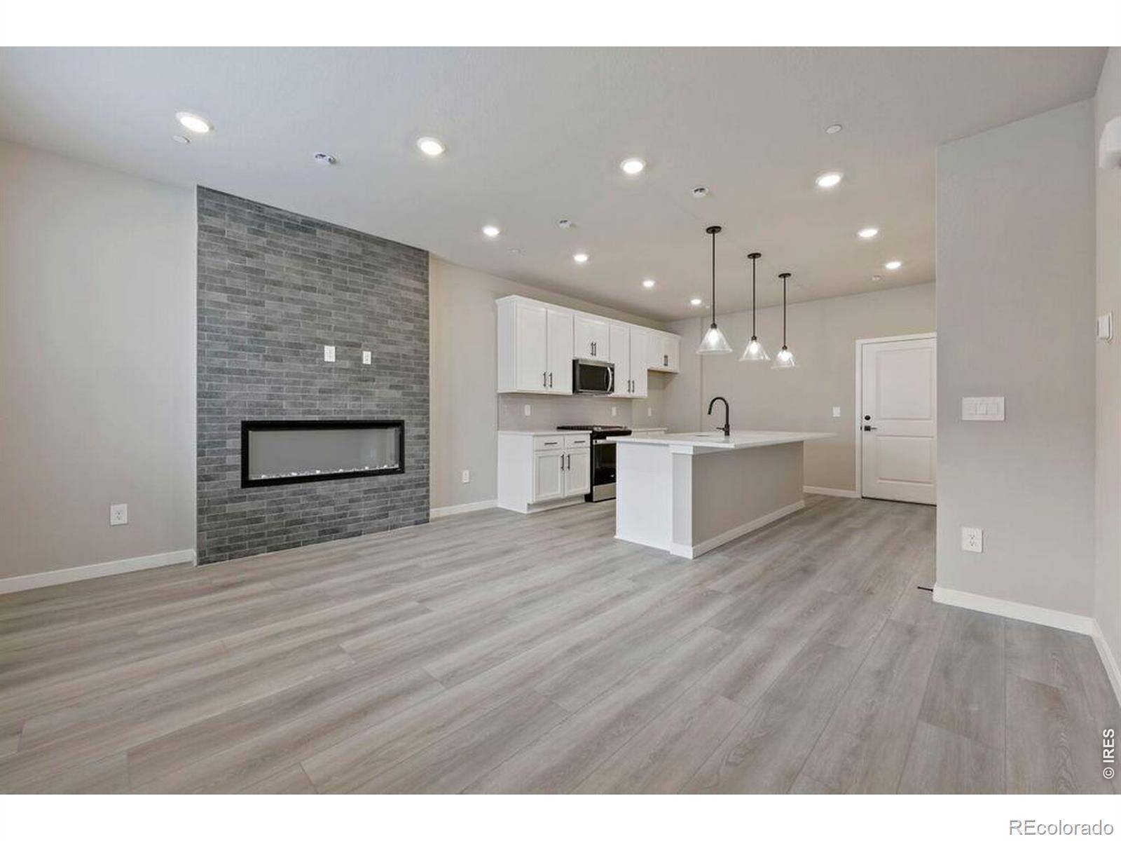2833 Bear Springs CIR, Longmont, CO 80503