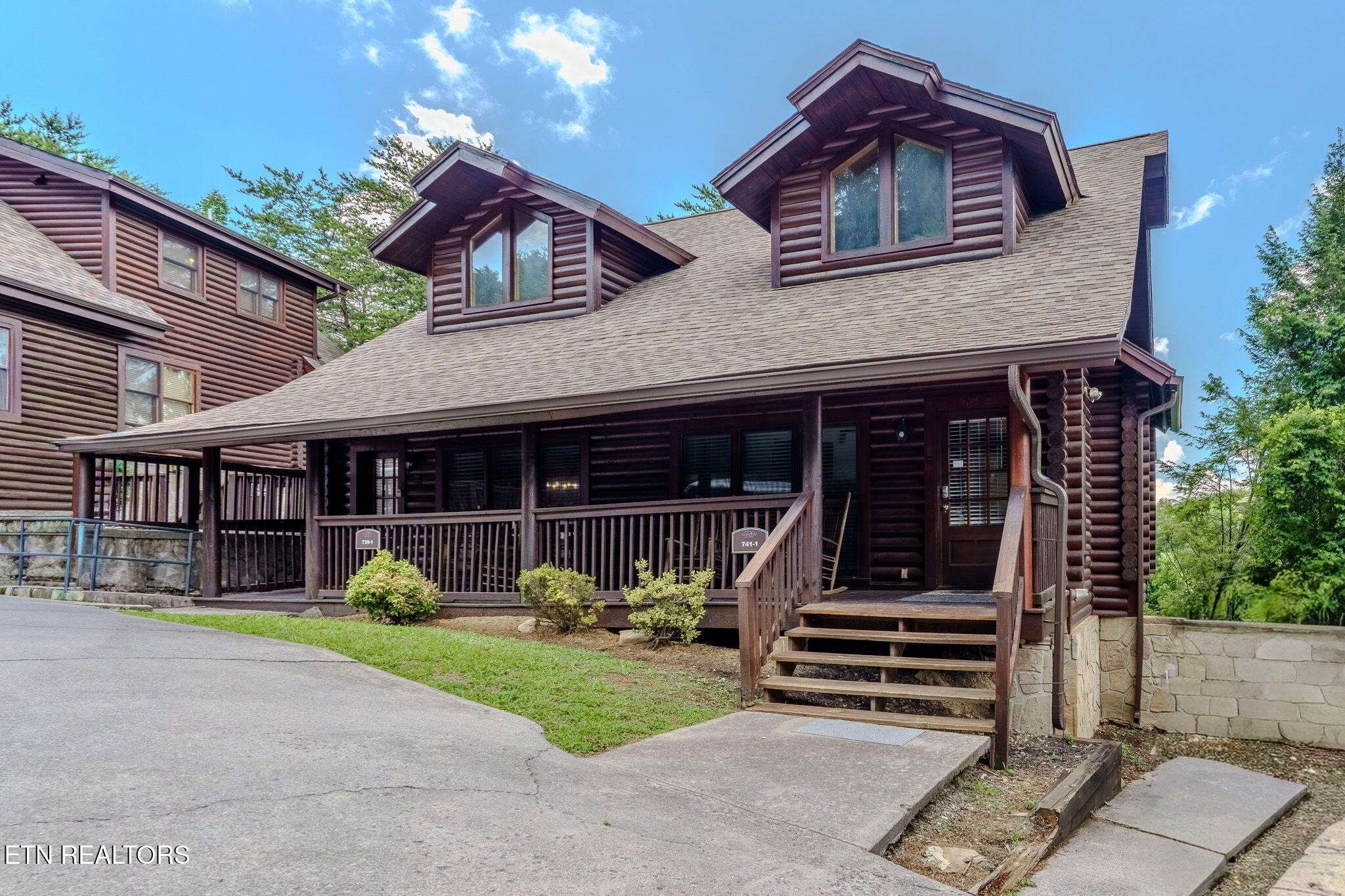741 Golf View Blvd, Pigeon Forge, TN 37863