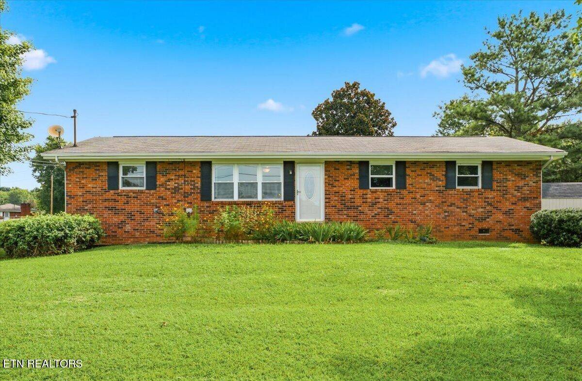3334 Oak Ave, Strawberry Plains, TN 37871