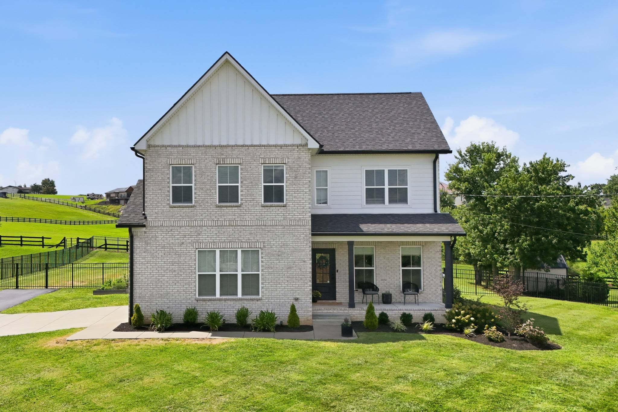 1412 Barrett Dr, Mount Juliet, TN 37122
