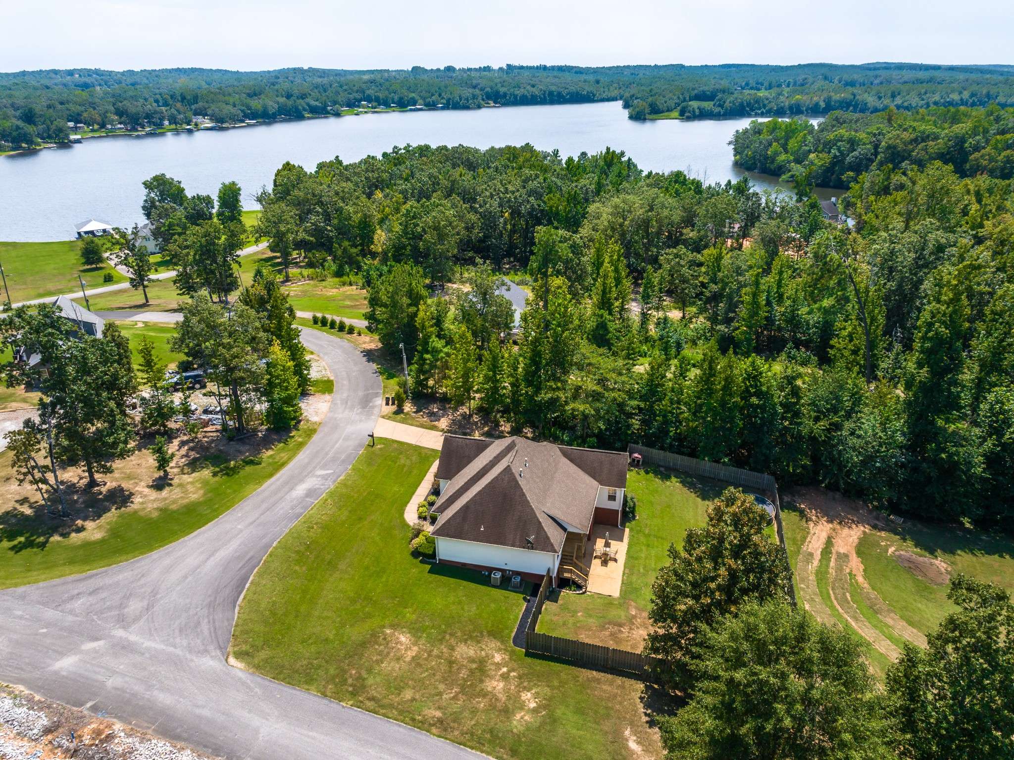 405 Persimmon Ln, Lexington, TN 38351