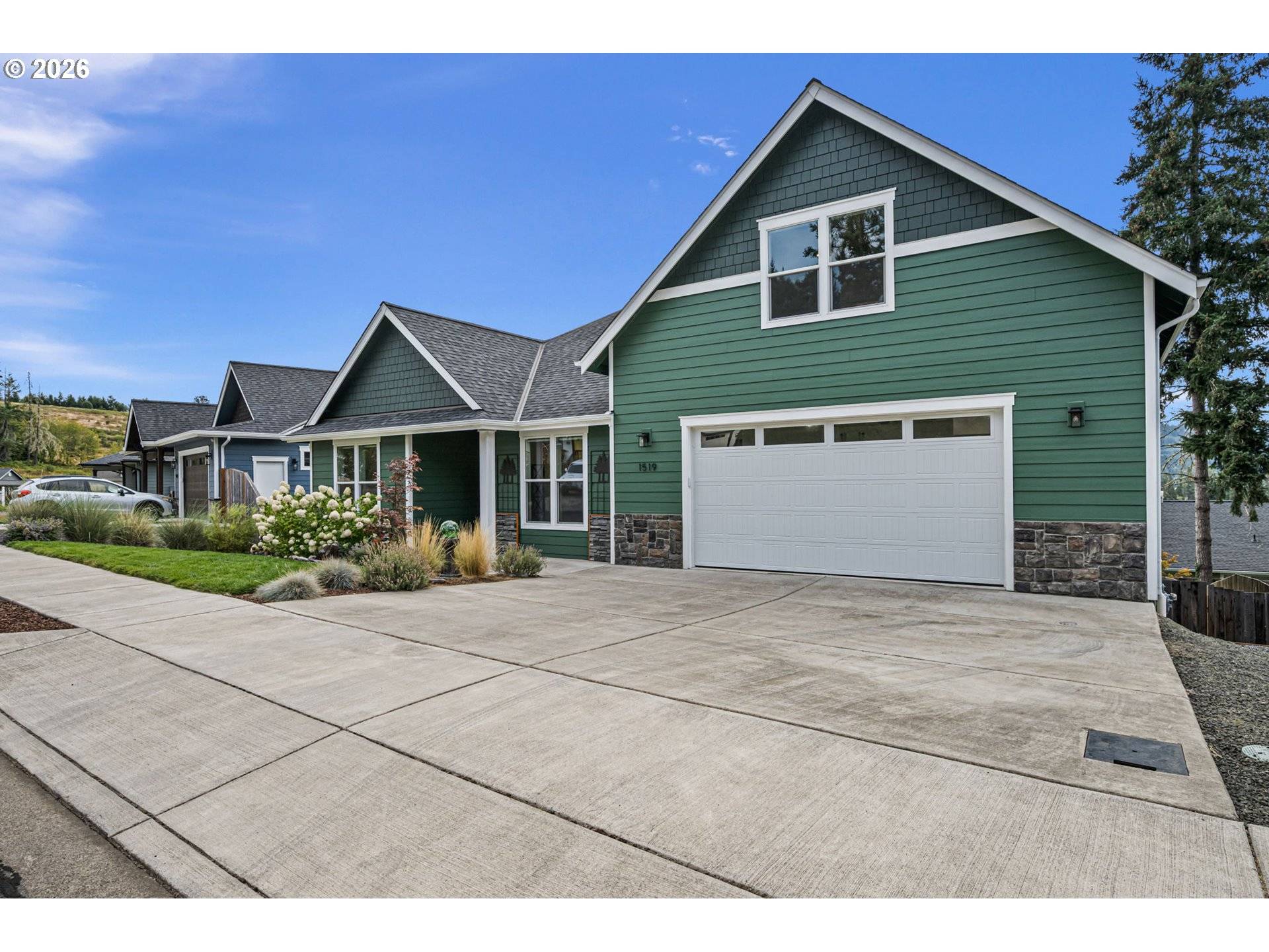 1519 ELM AVE, Cottage Grove, OR 97424