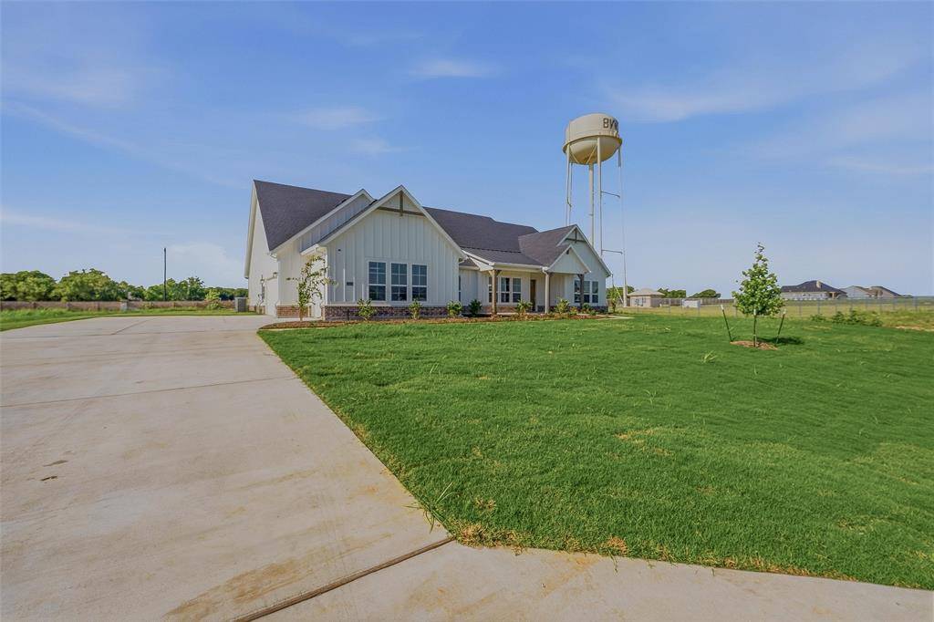 12213 Crystal Drive, Krum, TX 76249