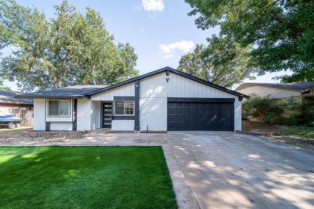 2912 White Oak Lane, Bedford, TX 76021