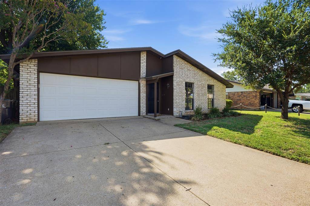 2711 Treeview Drive, Arlington, TX 76016