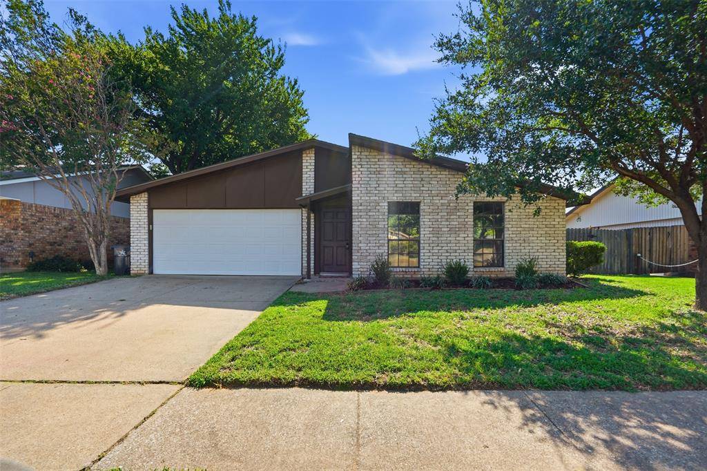 2711 Treeview Drive, Arlington, TX 76016