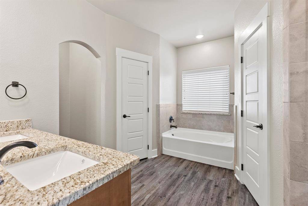411 Mesa Drive, Lone Oak, TX 75453