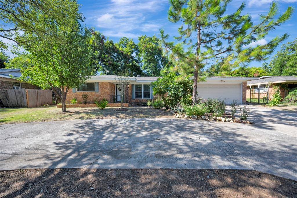 7004 Meadowbrook Drive, Fort Worth, TX 76112