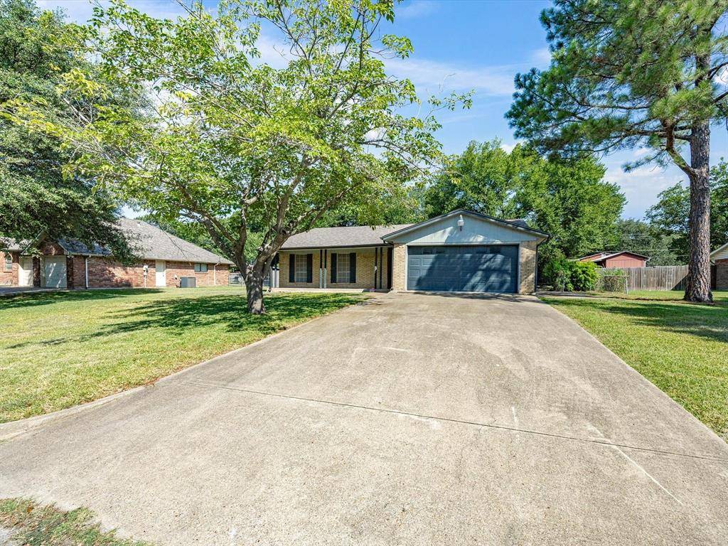 613 Cooper Street, Ennis, TX 75119