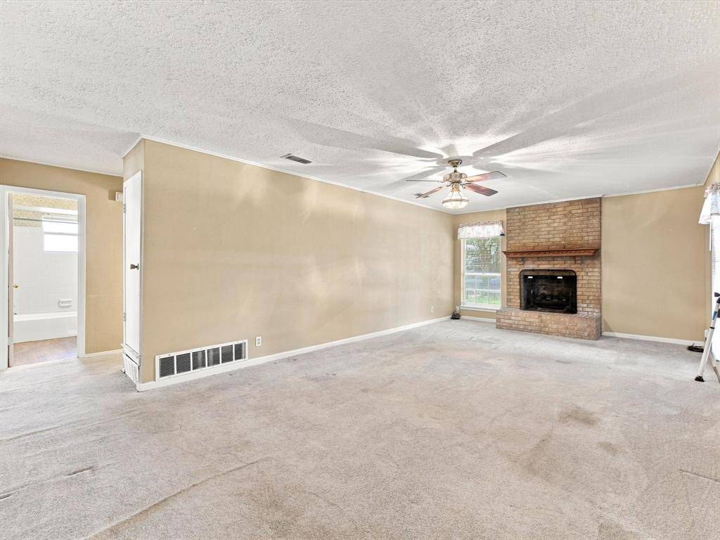 613 Cooper Street, Ennis, TX 75119