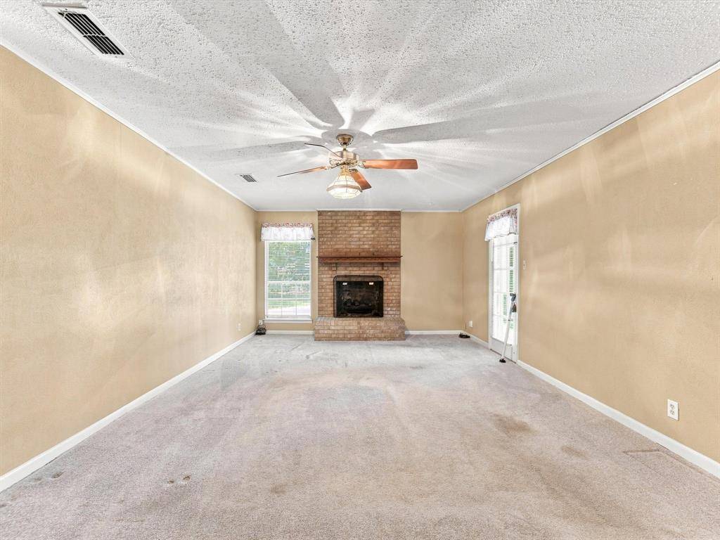 613 Cooper Street, Ennis, TX 75119